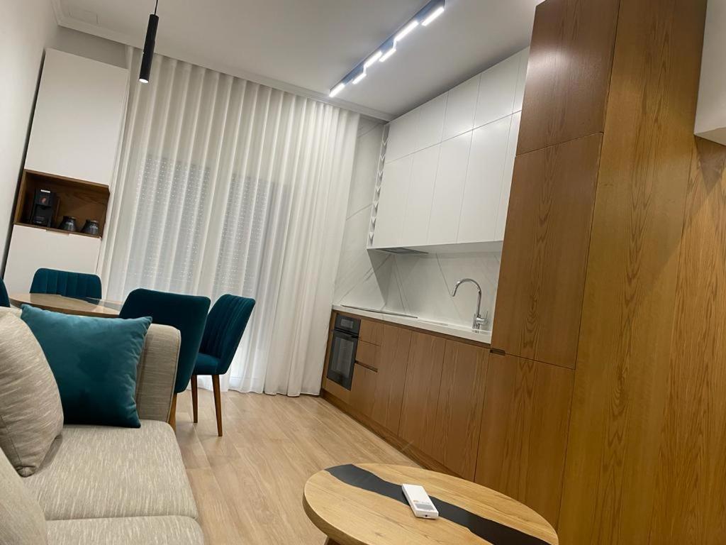 City Center Apartment Kafe Flora ติรานา ภายนอก รูปภาพ